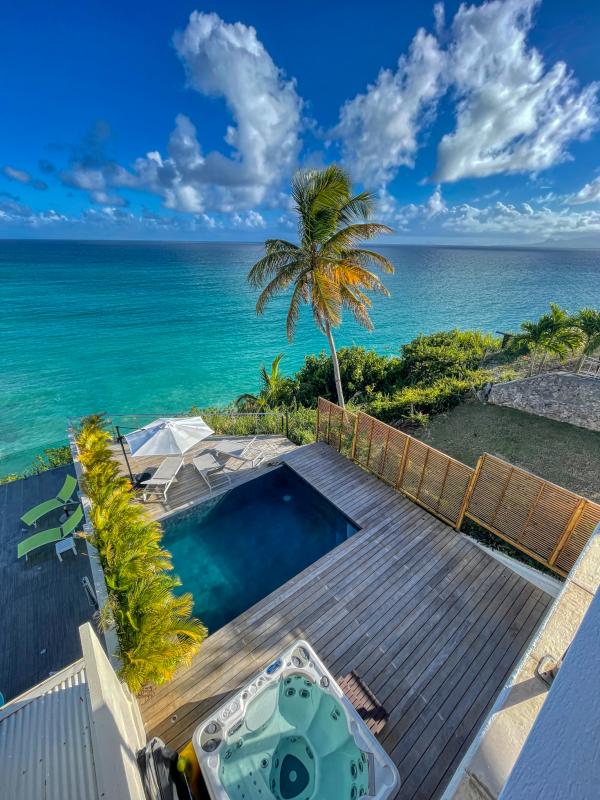 A louer villa 4 chambres au Gosier avec piscine et vue mer - vue depuis terrasse suite parentale